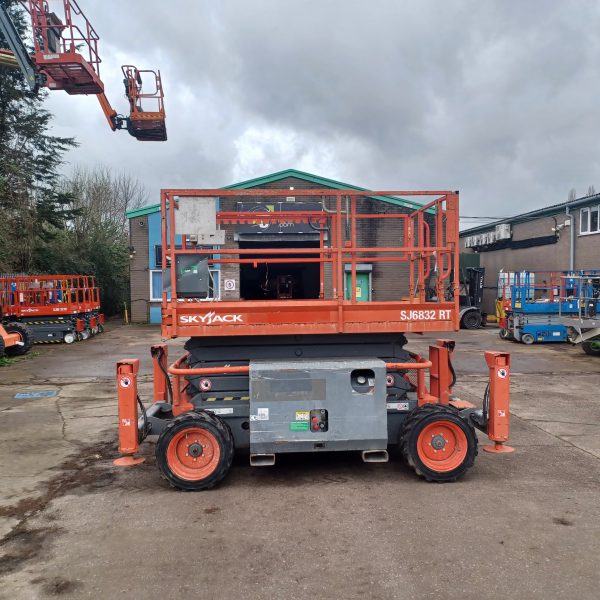 2015 Skyjack 6832RT