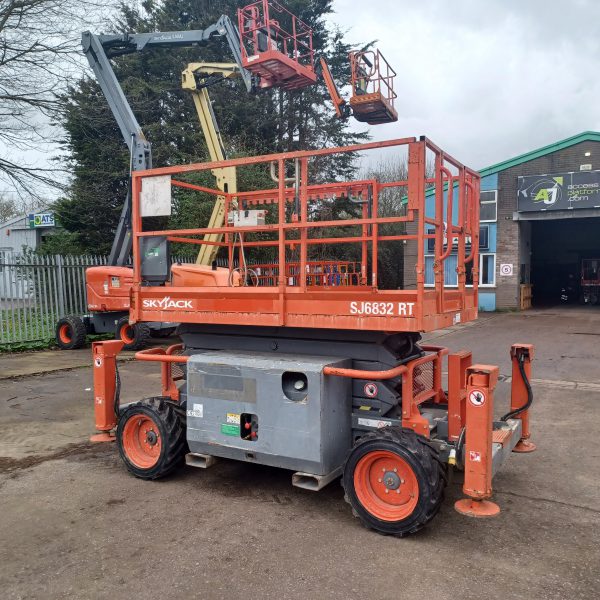 2015 Skyjack 6832RT - Image 2